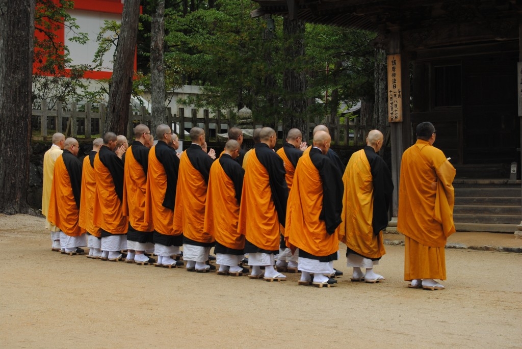 monjes en Koyasan