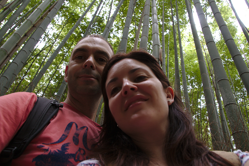 Lidia y Sergio en el Bosque de Bambú de Arashiyama en Kioto