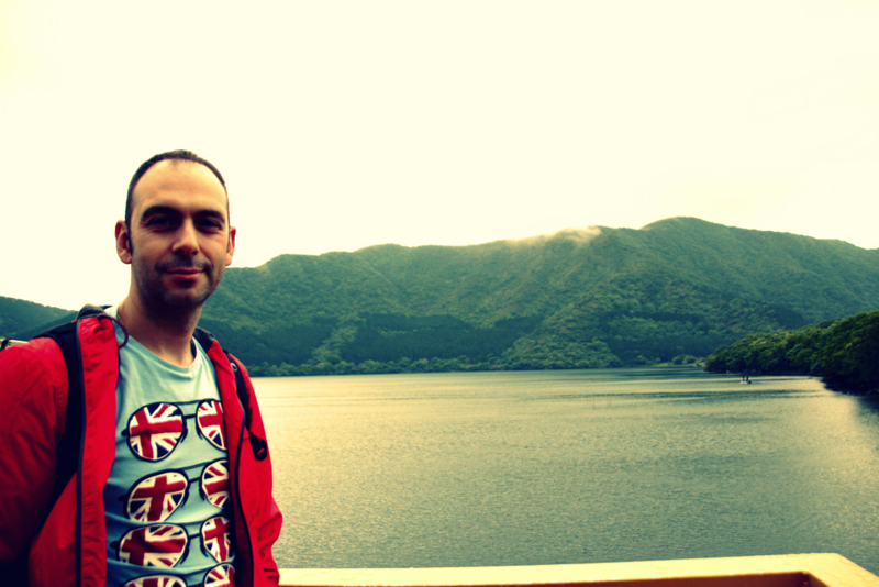 Sergio en el barco del Lago Ashi en Hakone