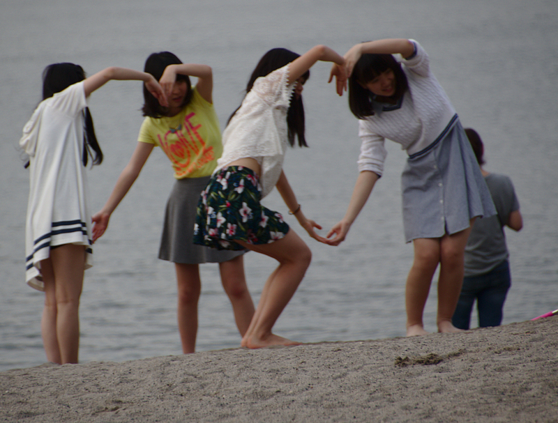 grupo de chicas en la playa de Odaiba3