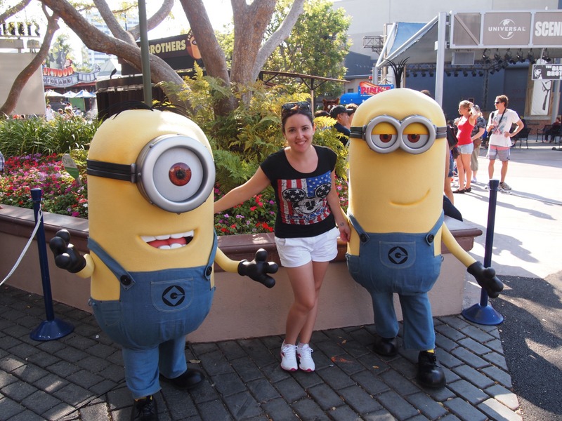 Lidia con los Minions en Universal Studios de Los Angeles