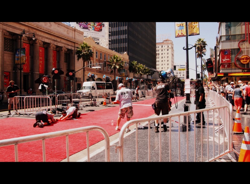 montando la alfombra roja en Hollywood Bulevar