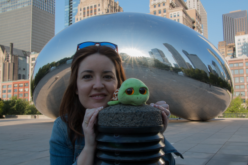 Lidia y Tarty en The Bean del Millenium Park de Chicago