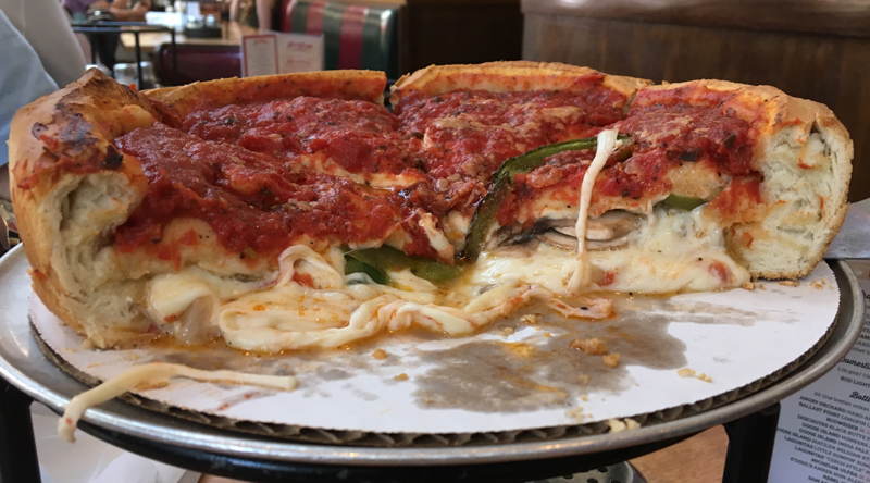 interior de la típica pizza de Chicago del Giordano's