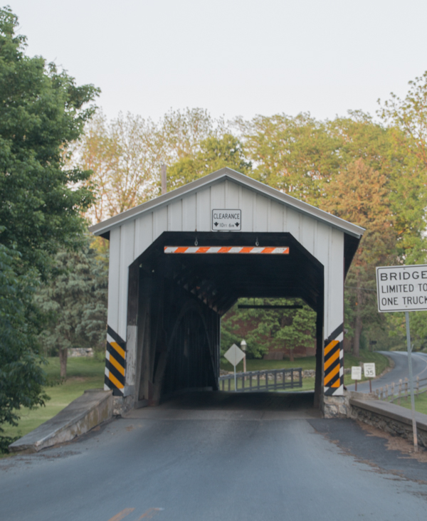 puente cubierto Neff's Bridge en el Condado de Lancaster Pensilvania