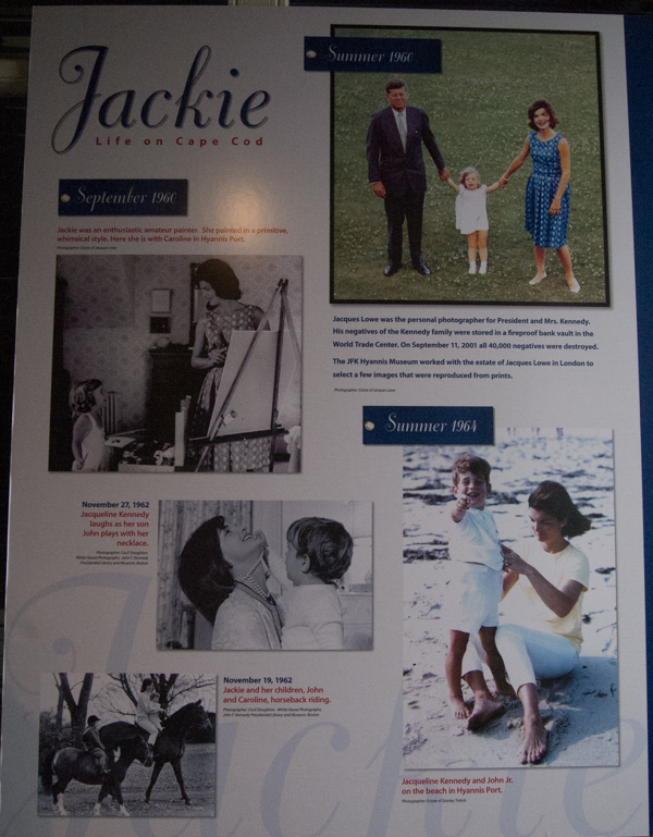 fotos de Jackie en el museo de JFK de Hyannis