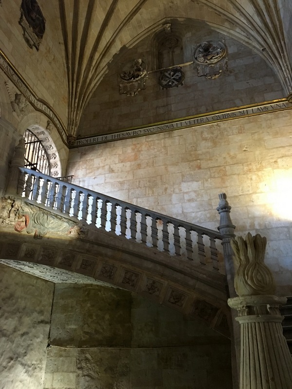escalera del Convento de San Esteban en Salamanca