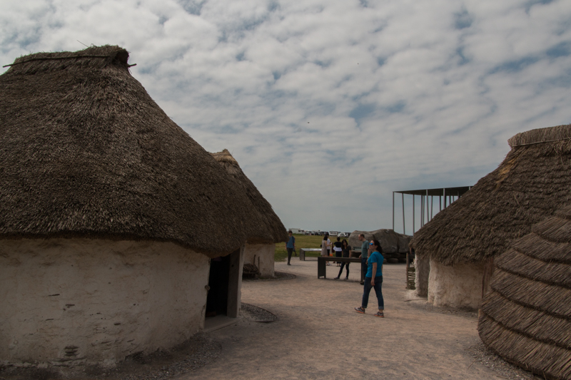 Lidia en las Casas Neolíticas de Stonehenge