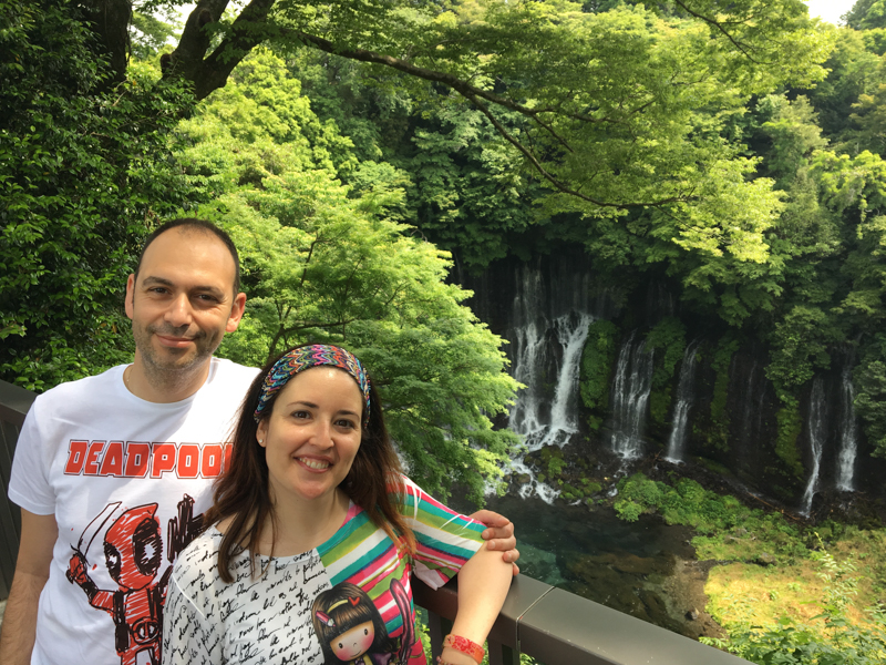 En las Cataratas Shiraito y Otodome Japón