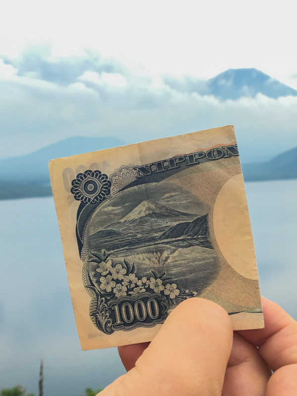 billete de 1000 yenes en Lago Motosu